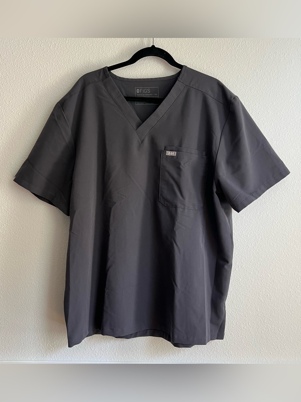 FIGS Technical Collection Leon Men’s Scrub Top